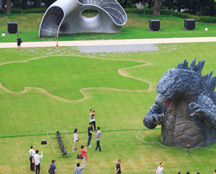 File:LegendaryGoji Statue in Midtown Park Tokyo Japan tokyo-midtowncom jp summer 2014 godzillahtml 10.jpg