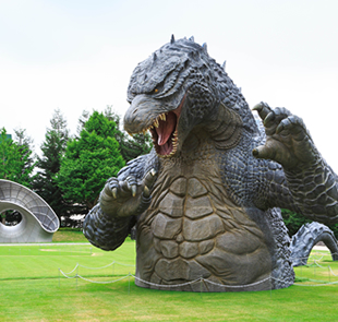 File:LegendaryGoji Statue in Midtown Park Tokyo Japan tokyo-midtowncom jp summer 2014 godzillahtml 6.jpg