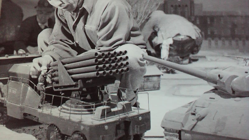 File:Behind Raids Again - 24 Twin Rocket Car.jpg