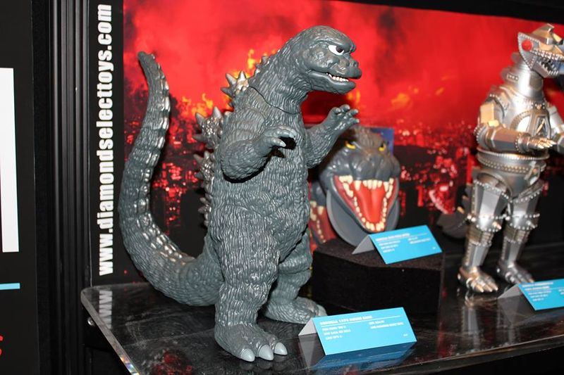 File:Diamond Select Godzilla 1974 Figure Bank Toy Fair.jpg