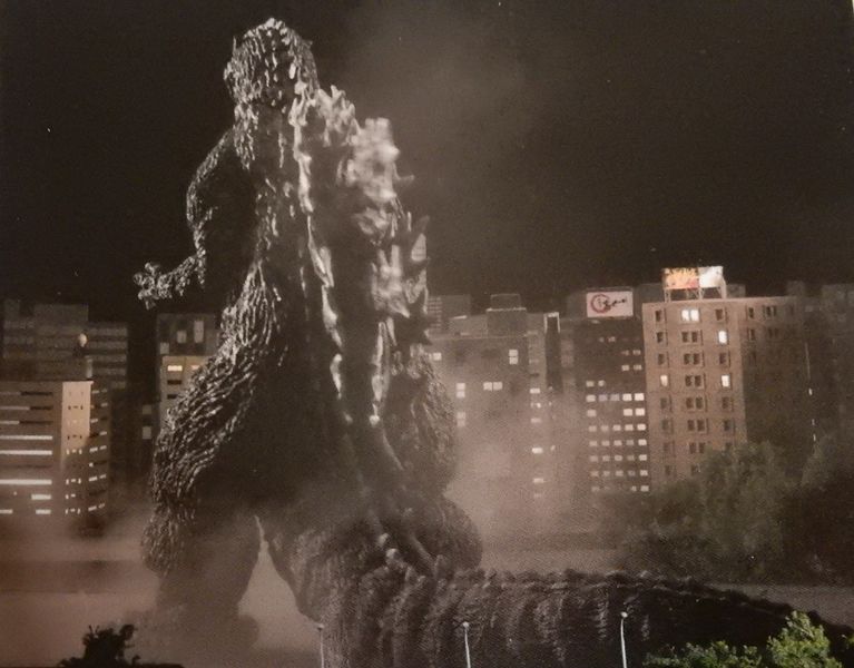 File:Godzilla appears in Sukagawa 07.jpeg