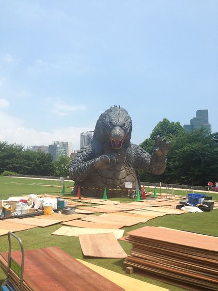 File:LegendaryGoji Statue In A Tokyo Park 3.jpg
