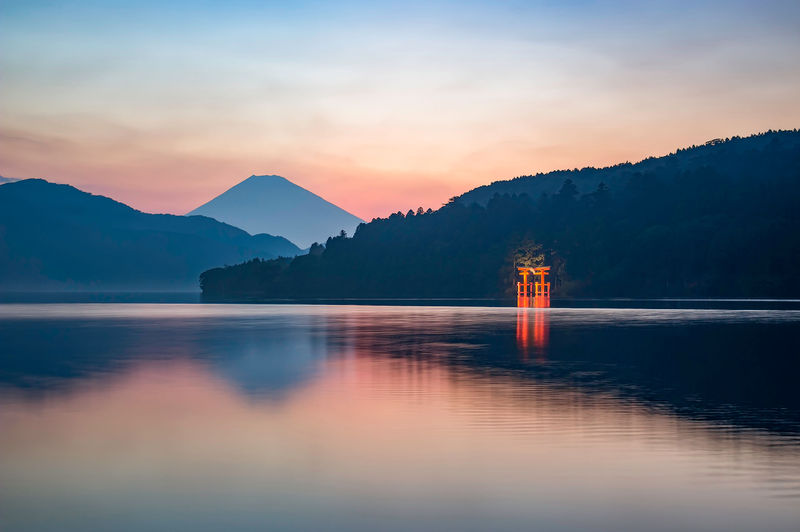 File:Lake-Ashi.jpg