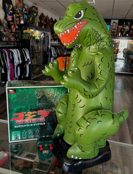 File:Inflatable Godzilla 2000.jpeg