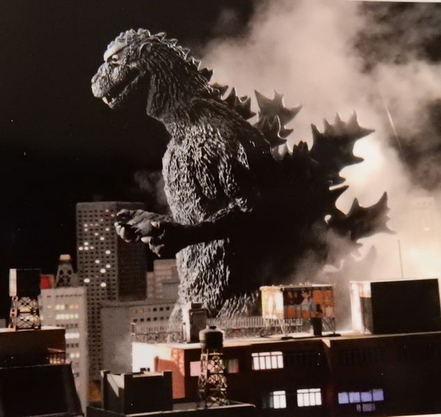 File:Godzilla appears in Sukagawa 08.jpeg