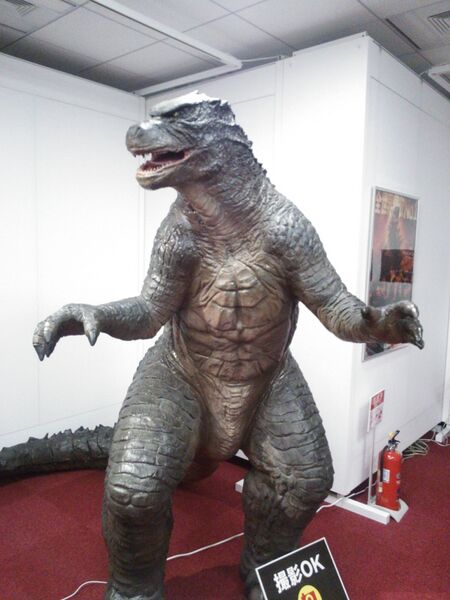 File:Alternate Godzilla 2014 theater statue.jpeg