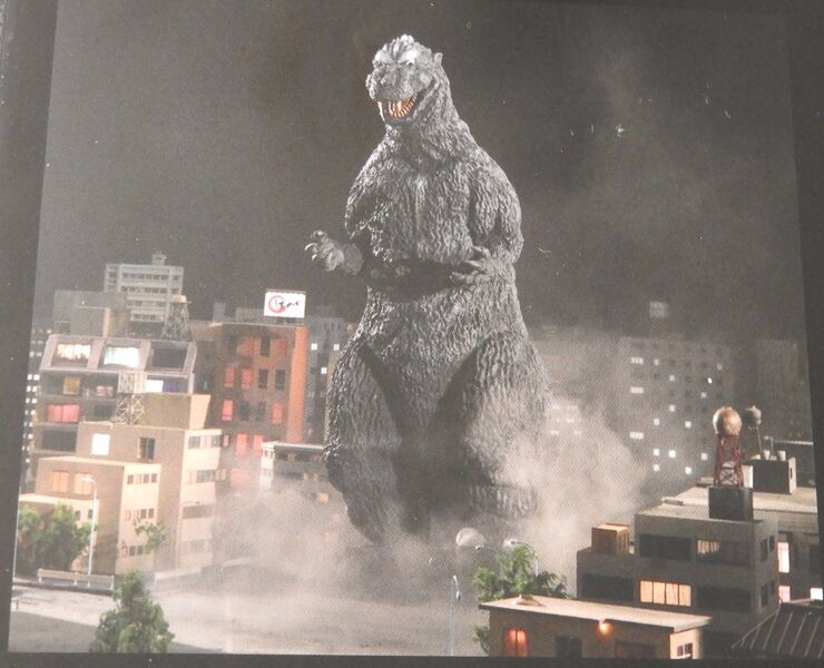File:Godzilla Appears in Sukagawa 06.jpeg