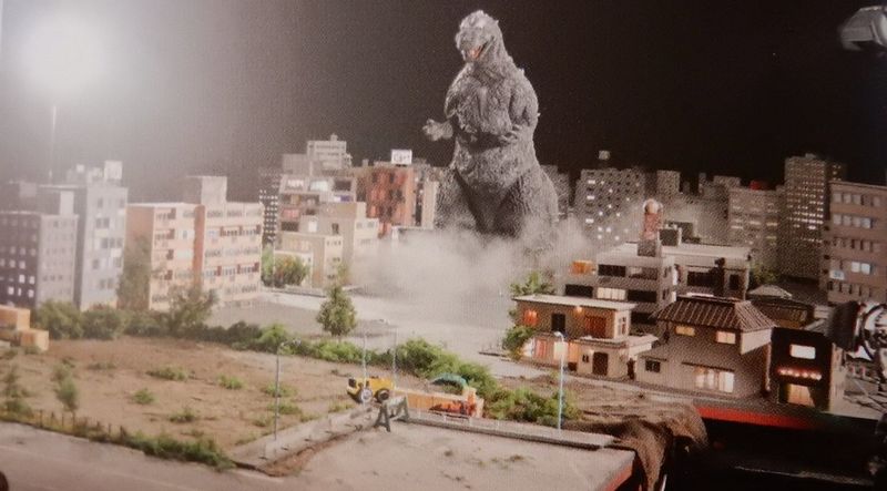 File:Godzilla Appears in Sukagawa 05.jpeg