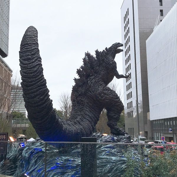 File:Shin Godzilla statue in Hibiya, March 2018 01.jpg