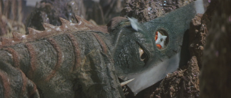 File:Gamera - 5 - vs Guiron - 25 - Shuriken!.png